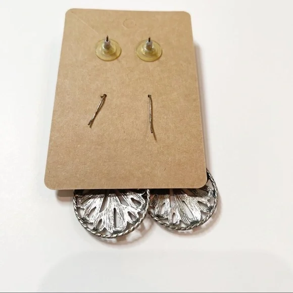 Set of Two Vintage Silver Tone Earrings - Picture 5 of 6